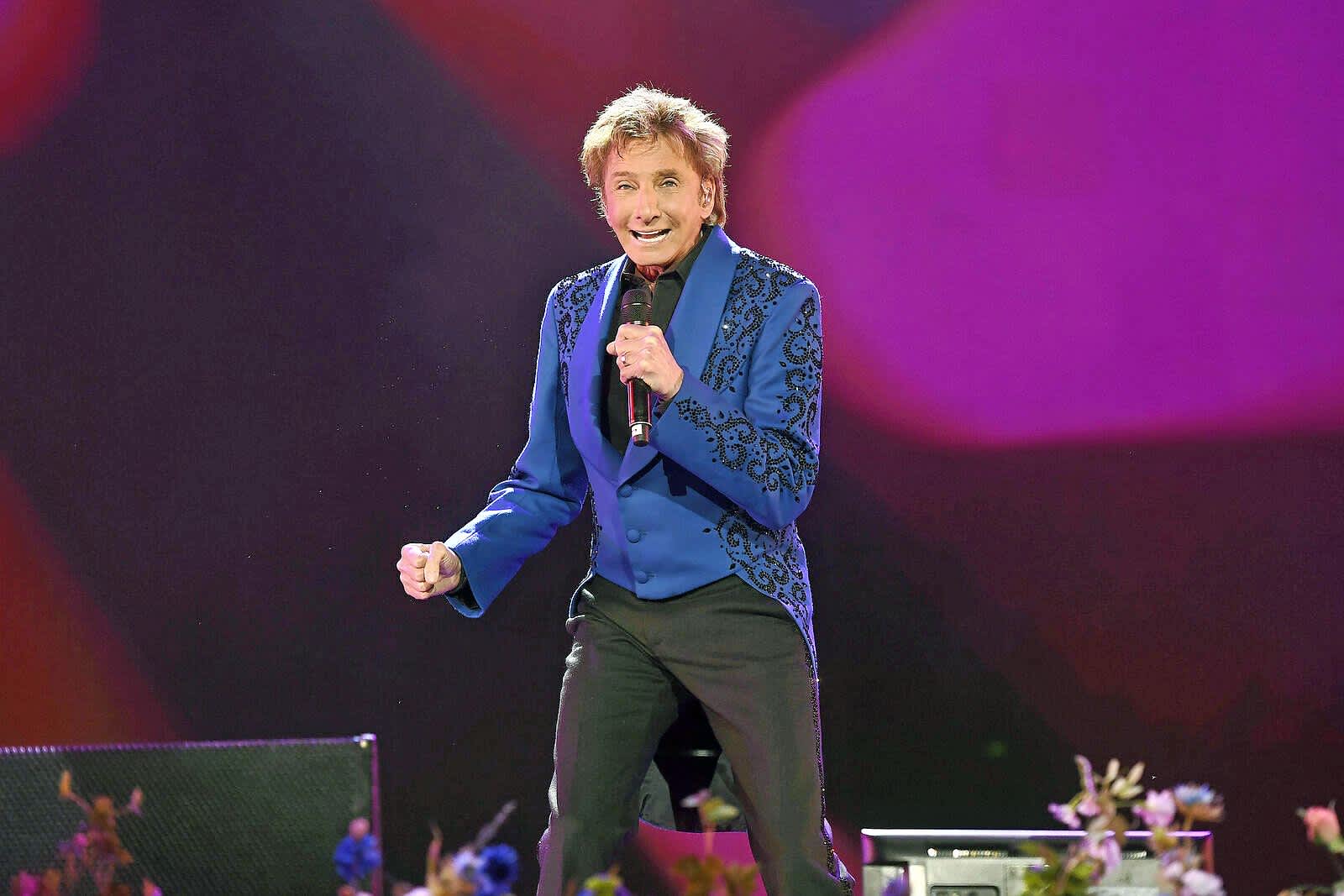 Barry Manilow at Allstate Arena Tickets