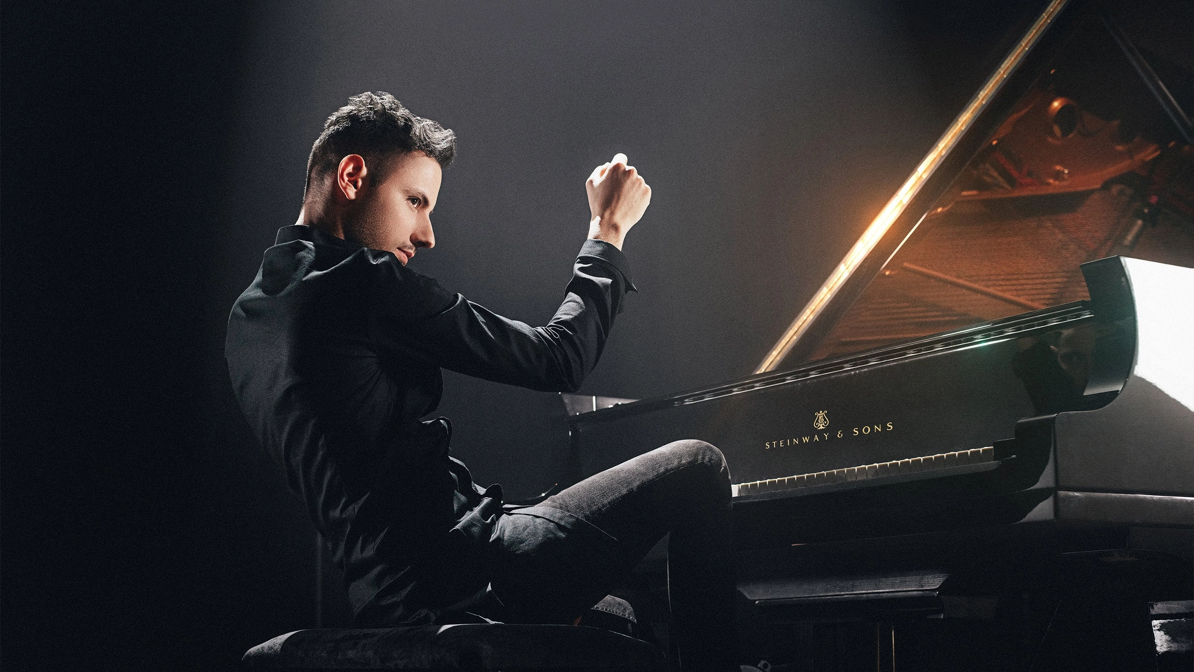 Peter Bence at L'amphitheatre Tickets
