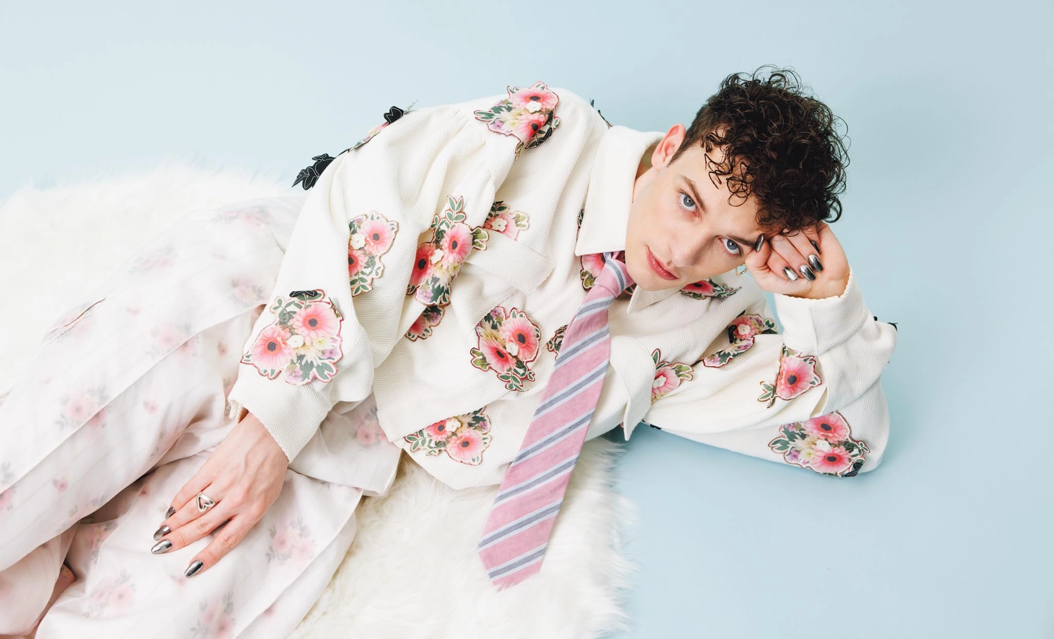 Nemo, gagnant de l'Eurovision, annonce une tournée européenne avec un passage à Paris !